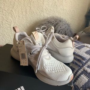 SOLD adidas edge bounce W 8.5 👟